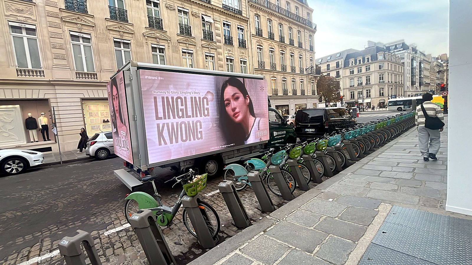 Avenue Montaigne, Quartier du luxe