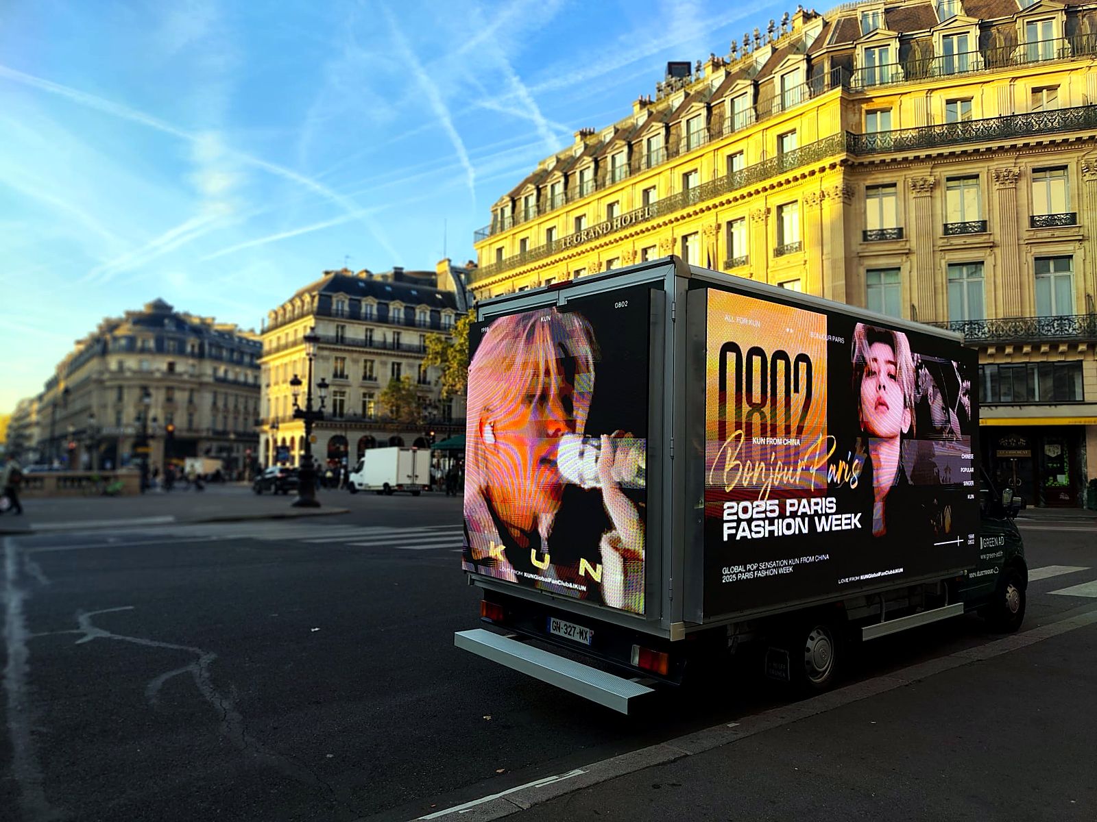 Place de l'Opéra · Paris Fashion Week 2025