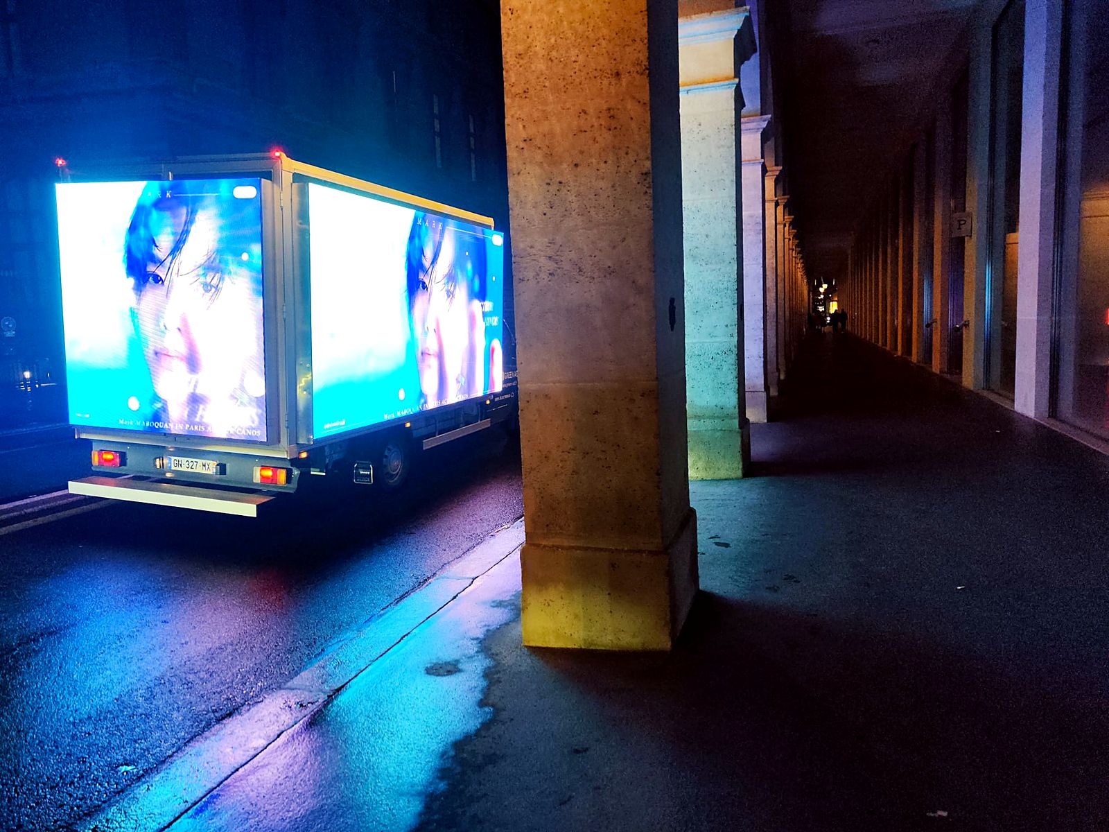 Arcades de Rivoli, Diffusion de nuit