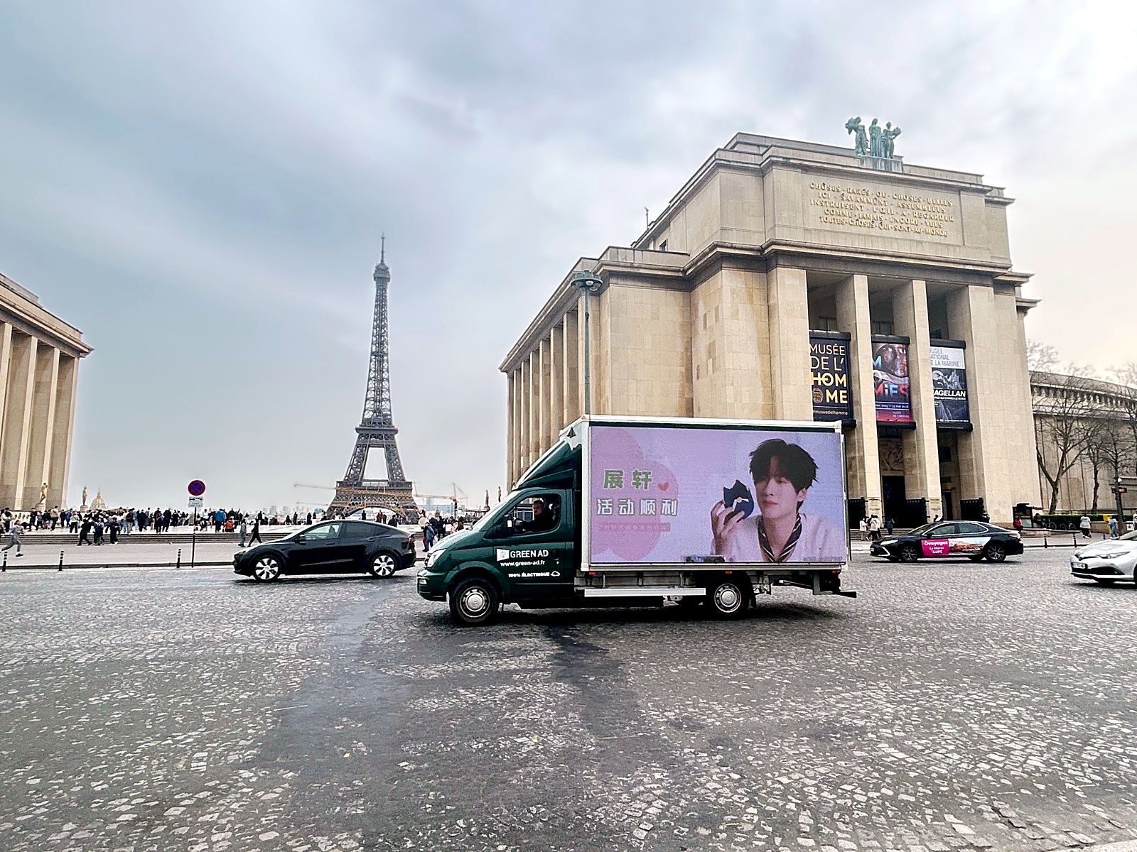 Trocadéro, Camion électrique · tour Eiffel