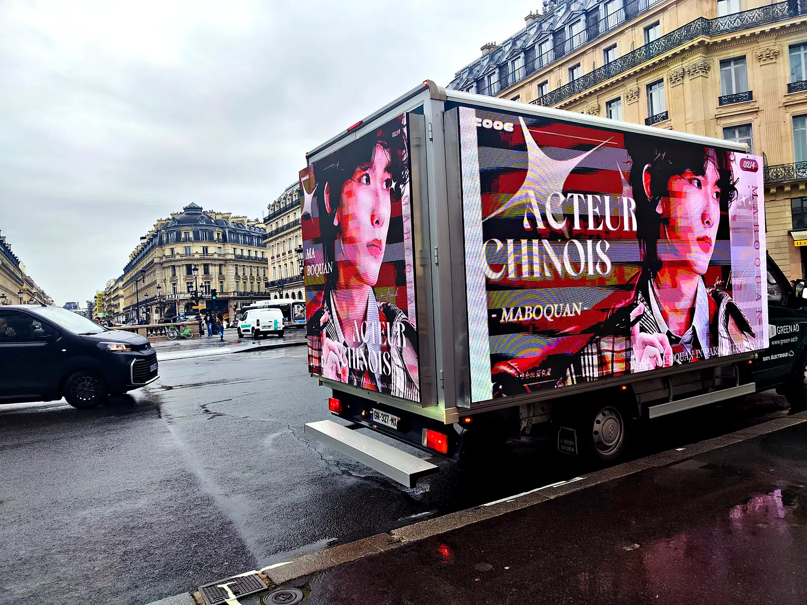 Camion LED Green Ad avenue de l'Opéra, Paris