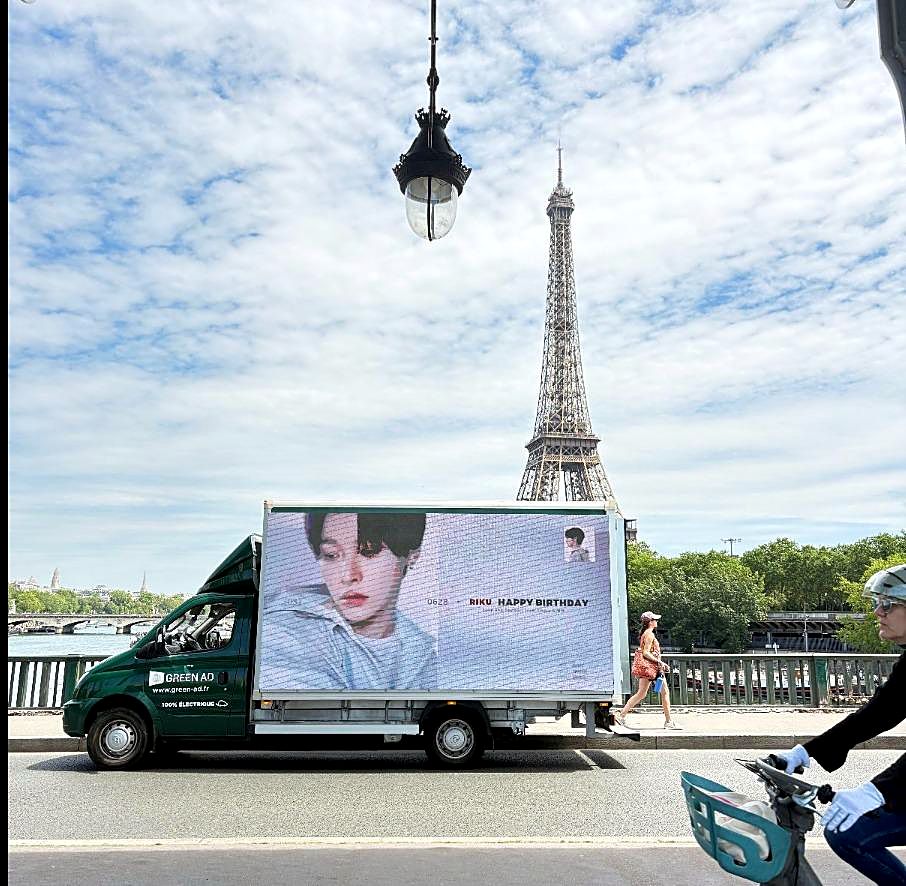 Quai de Seine · tour Eiffel · Campagne anniversaire d'un fanclub